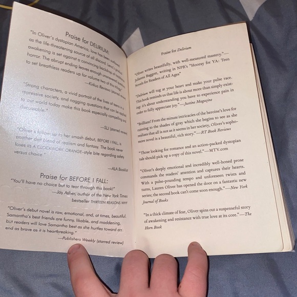 3/20$ Books 📚- Delirium - Picture 4 of 7